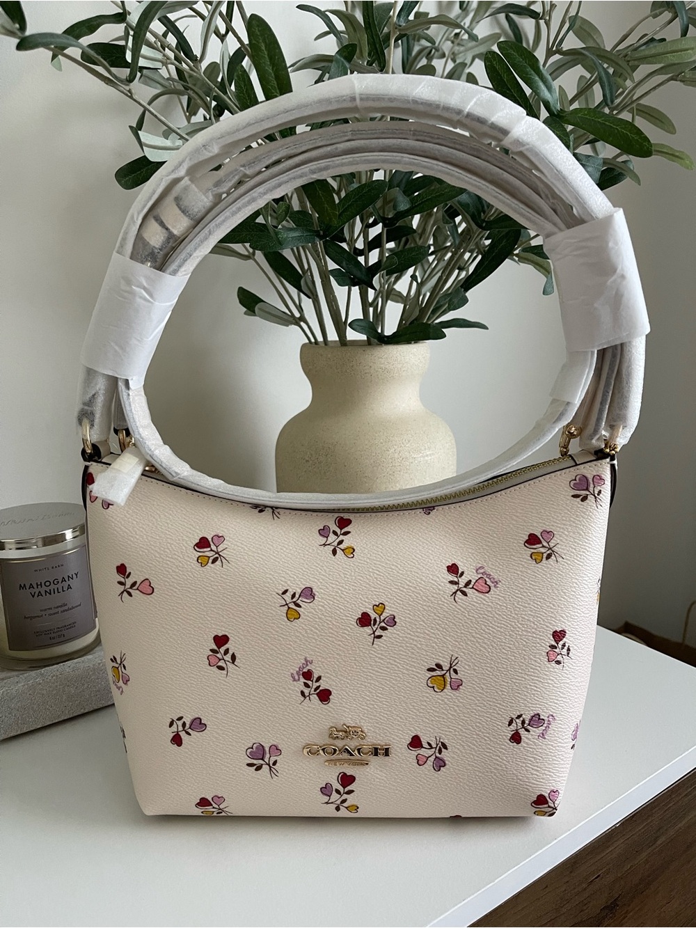 NWT Coach Zip Top Shoulder Bag With Heart Print in Gold/Chalk Multi